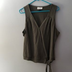 Universal Thread top